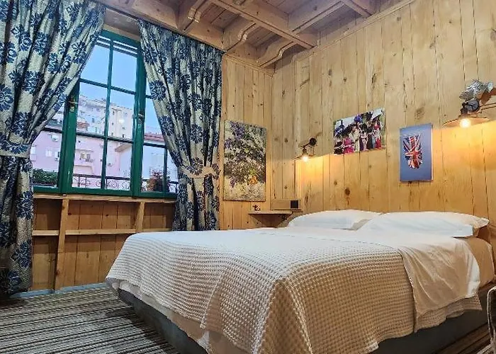 Panzió London Tirana